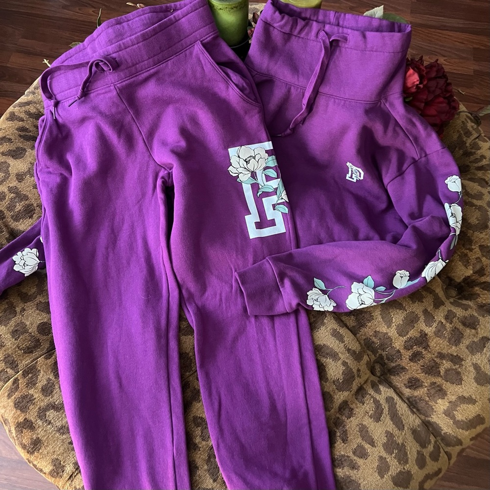 🌸Pink Brand SET🌸Fleece Top & Jogger🌸Small Top/Medium Jogger🌸